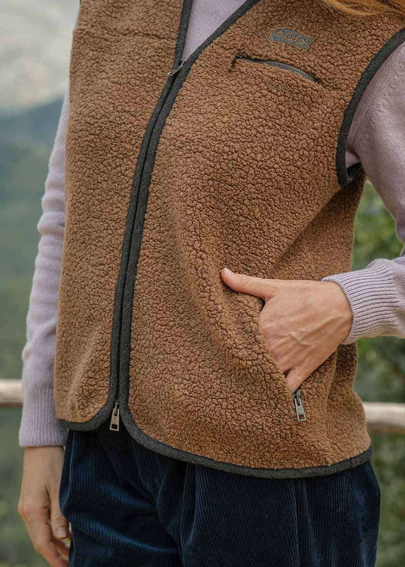 Gilet Pile Donna Uomo Lana Riciclata Andrew - Rifò Lab Moda circolare made in Italy
Beige Sughero