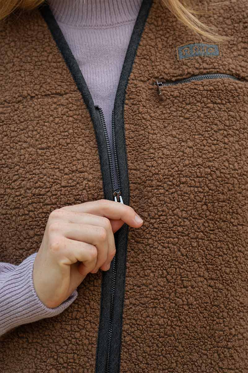 Gilet Pile Donna Uomo Lana Riciclata Andrew - Rifò Lab Moda circolare made in Italy
Beige Sughero