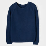 Maglia Donna Lana Extrafine Riciclata Francesca  - Rifò Lab Moda circolare made in Italy 
Blu Abisso 
Maglione da donna in 100% lana extrafine riciclata blu, solo 170 gr, traspirante e leggero come una seconda pelle. Scegli la moda made in Italy di Rifò!