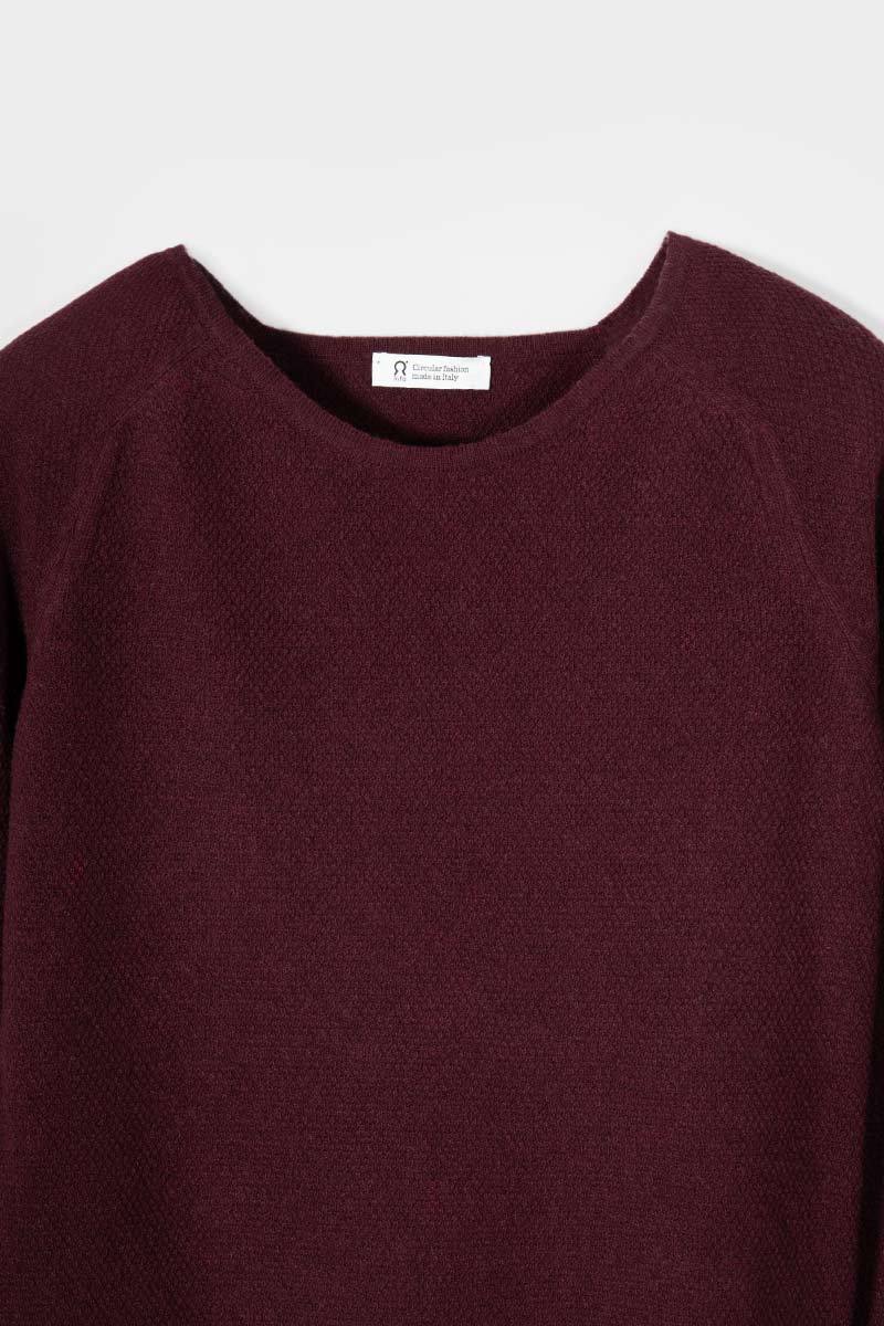 Maglia Donna Lana Extrafine Riciclata Francesca  - Rifò Lab Moda circolare made in Italy 
Viola Uva
Maglione da donna in 100% lana extrafine riciclata blu, solo 170 gr, traspirante e leggero come una seconda pelle. Scegli la moda made in Italy di Rifò!
