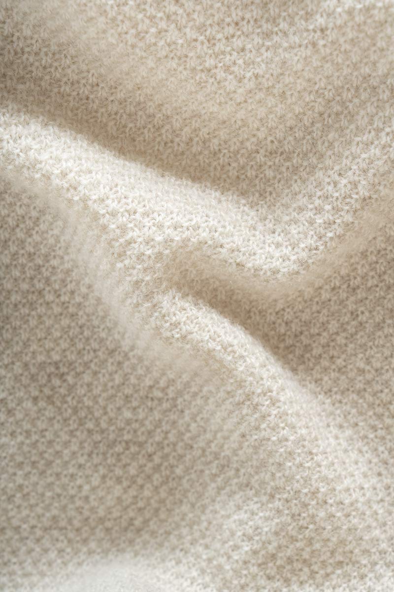 Maglia Donna Lana Extrafine Riciclata Francesca  - Rifò Lab Moda circolare made in Italy 
Beige Papiro
Maglione da donna in 100% lana extrafine riciclata blu, solo 170 gr, traspirante e leggero come una seconda pelle. Scegli la moda made in Italy di Rifò!