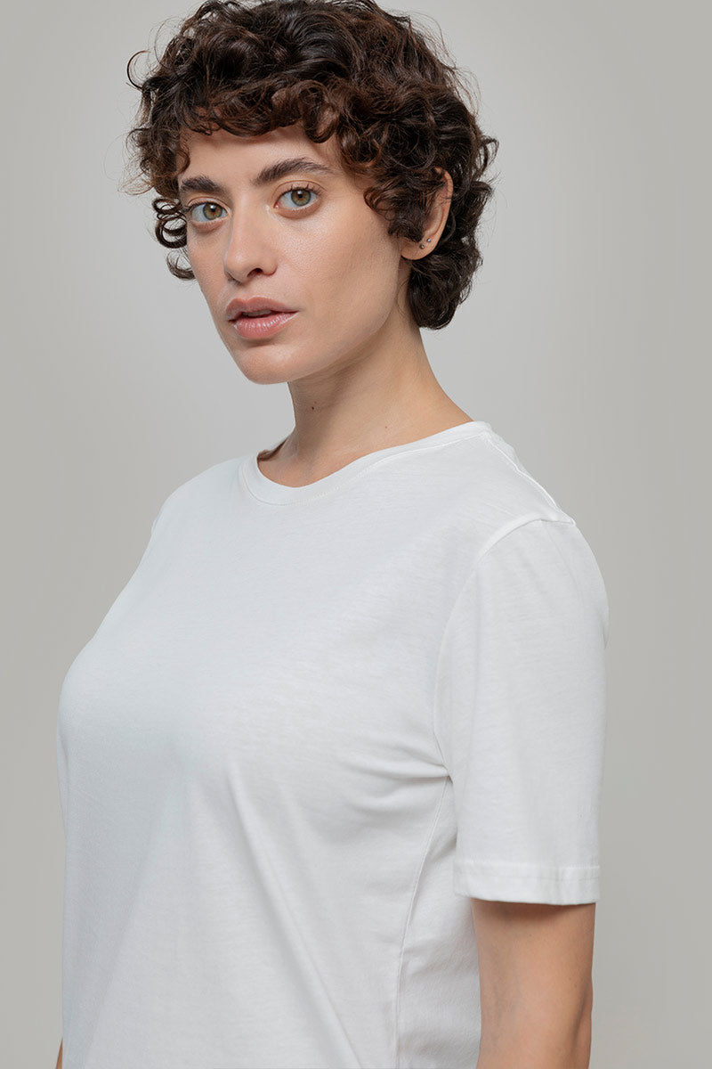 T shirt Bianca Donna Cotone Rigenerato Mimma - Rifò

T-shirt 100 cotone donna bianca, prodotta in Italia per una moda etica in cotone organico e riciclato. Scopri tutte le magliette donna maniche corte di Rifò!