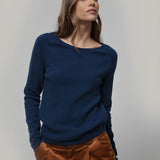 Maglia Donna Lana Extrafine Riciclata Francesca  - Rifò Lab Moda circolare made in Italy 
Blu Abisso 
Maglione da donna in 100% lana extrafine riciclata blu, solo 170 gr, traspirante e leggero come una seconda pelle. Scegli la moda made in Italy di Rifò!