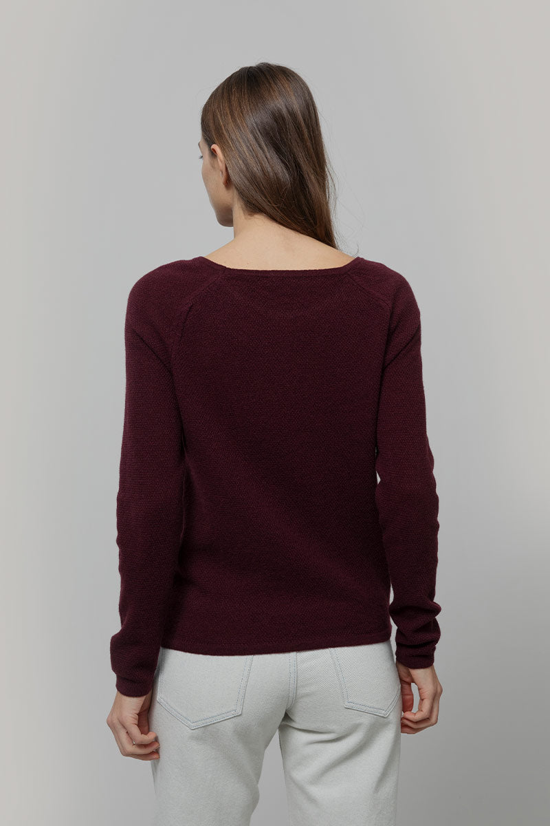 Maglia Donna Lana Extrafine Riciclata Francesca  - Rifò Lab Moda circolare made in Italy 
Viola Uva
Maglione da donna in 100% lana extrafine riciclata blu, solo 170 gr, traspirante e leggero come una seconda pelle. Scegli la moda made in Italy di Rifò!