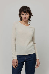 Maglia Donna Lana Extrafine Riciclata Francesca  - Rifò Lab Moda circolare made in Italy 
Beige Papiro
Maglione da donna in 100% lana extrafine riciclata blu, solo 170 gr, traspirante e leggero come una seconda pelle. Scegli la moda made in Italy di Rifò!