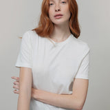 T shirt Bianca Donna Cotone Rigenerato Mimma - Rifò

T-shirt 100 cotone donna bianca, prodotta in Italia per una moda etica in cotone organico e riciclato. Scopri tutte le magliette donna maniche corte di Rifò!